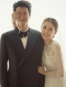 李东健＆赵胤熙甜蜜头靠头　穿婚纱登封