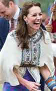 最亲切王妃！Kate Middleton 入乡随俗的印度