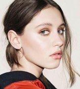 <b>Jude Law 女儿 Iris Law 私下的美容秘诀：将护</b>